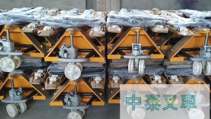 手動(dòng)托盤搬運(yùn)車 經(jīng)濟(jì)實(shí)用的倉儲(chǔ)搬運(yùn)利器